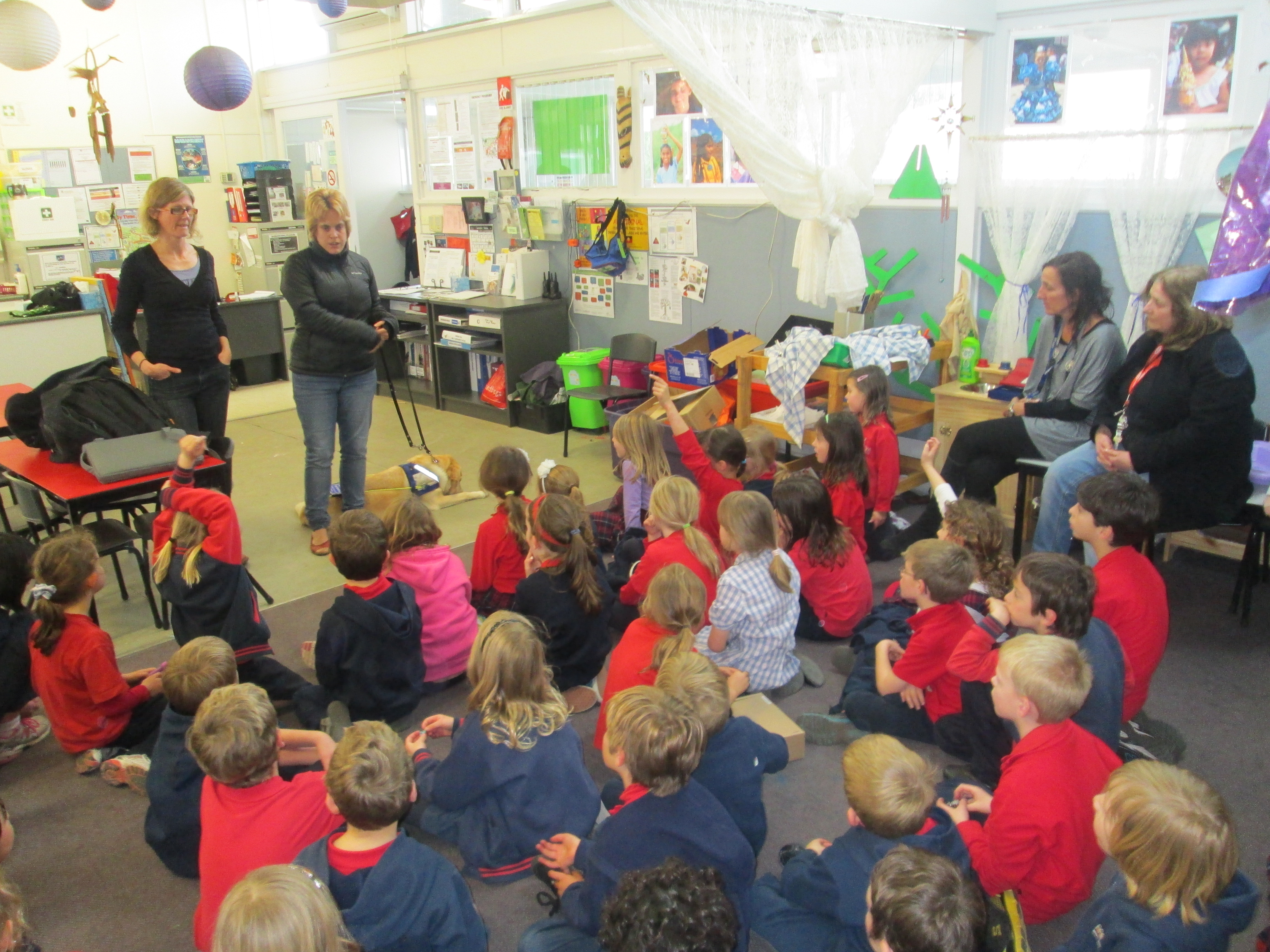 The children of Wales St Primary School listen to speakers from Vision Australia 
