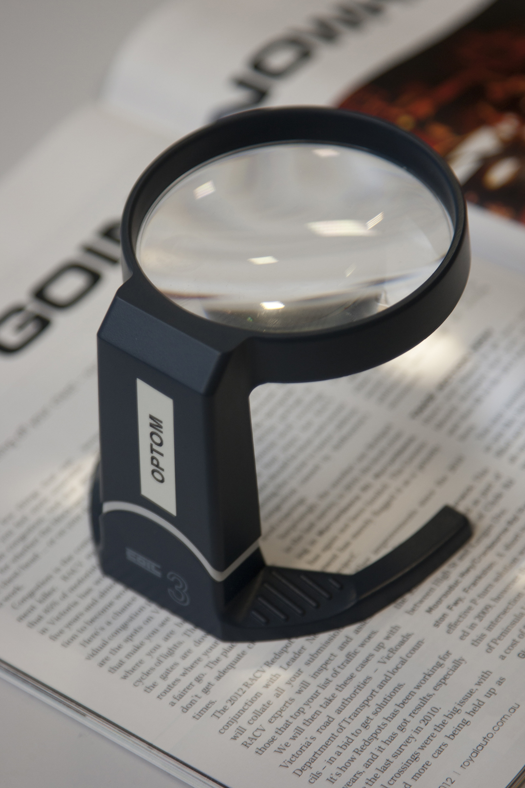 magnifying glass for vision impaired