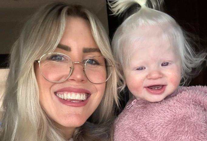 Bella's mum Sophie and Bella looking at the camera and smiling.